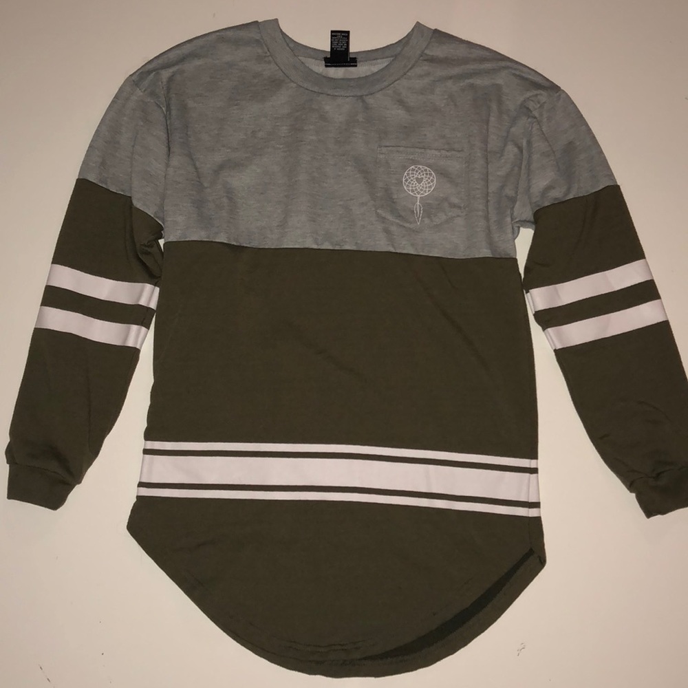 Army green long sleeve shirt💚